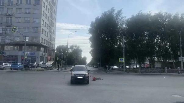 Ехал на красный: в Новосибирске на перекрёстке сбили 17-летнего велосипедиста