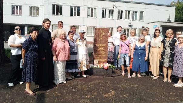 В Новосибирске открыли памятный камень в честь медиков