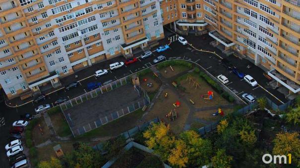 Трагедия ранним утром: женщину нашли погибшей у дома в Новосибирске