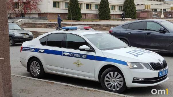 Пьяный омич на питбайке пролетел светофор на красный