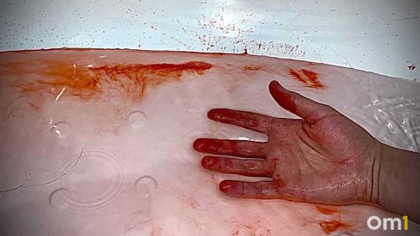 Пьяная омичка до смерти изрезала прохожего «розочкой» возле кафе
