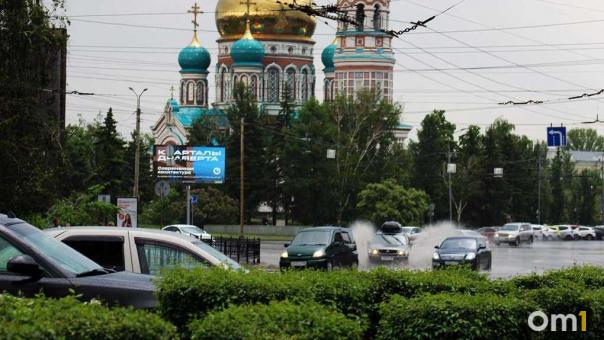 В Омске после жары зарядили дожди: синоптики предупредили о грозах и ливнях