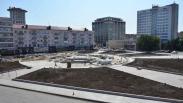 В центре Омска продолжается обновление площади Бухгольца: новый шар уже на подходе