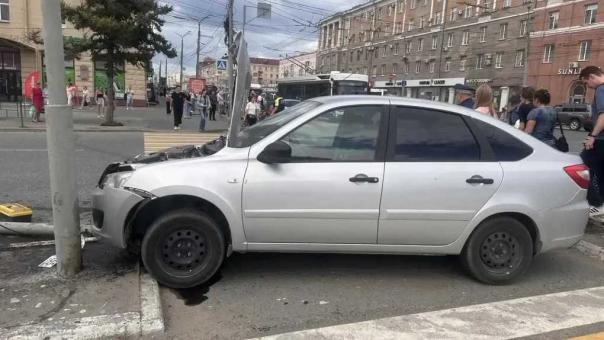 Мэр Омска рассказал о помощи восьми пострадавшим в ДТП на проспекте Маркса