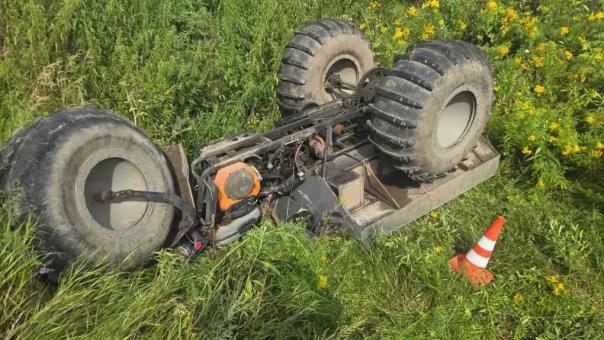 В Омской области водитель болотохода погиб после опрокидывания в кювет