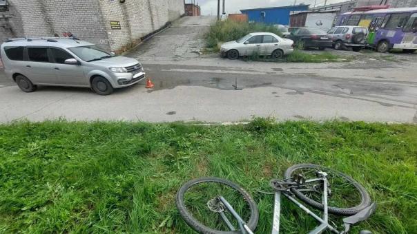 В Кировском районе Новосибирска автомобиль сбил 13-летнего велосипедиста
