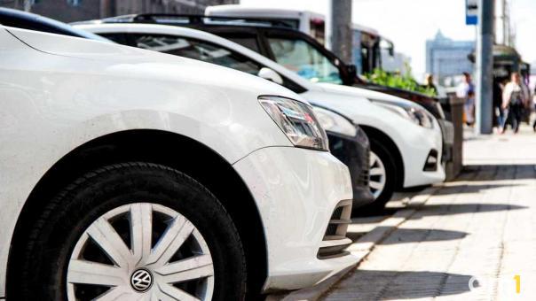 Омичи стали чаще покупать подержанные автомобили: лидируют LADA и Toyota