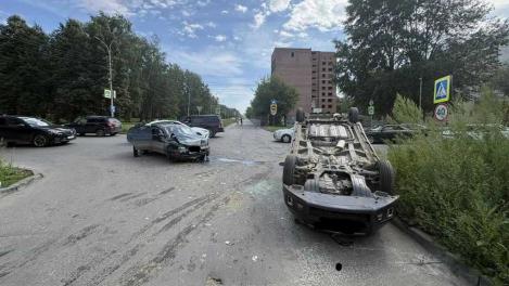 Стали известны подробности ДТП с перевернувшейся машиной в Новосибирске