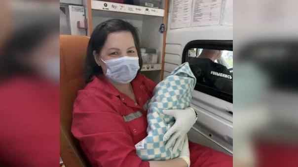 Омичка родила пятого ребёнка дома до приезда скорой помощи