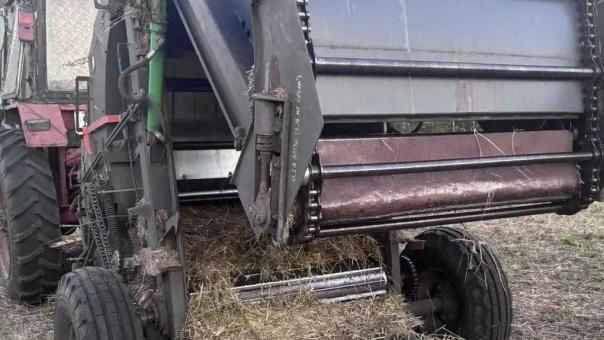 Рабочий погиб во время заготовки сена в Омской области