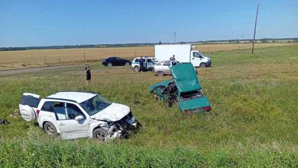 Страшная авария в Омской области: водитель погиб, пассажиры в больнице