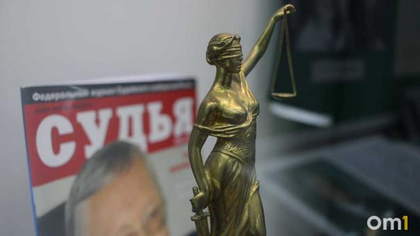 В Омске прокуратура добилась выплаты долга охраннице