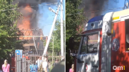 В Новосибирске за вокзалом горит частный дом — столб дыма видно с левого берега