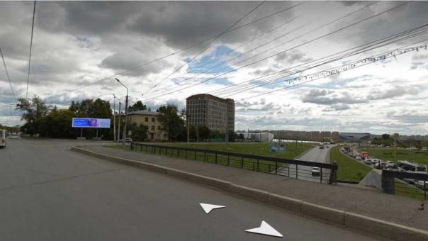 Опасный недострой на одной из главных улиц Омска решили не консервировать