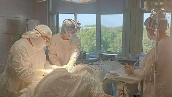 В Омской области детям с эпилепсией впервые провели высокотехнологичную терапию