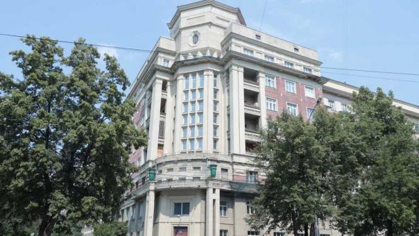 Легендарный «100-квартирный» дом Новосибирска дождётся ремонта