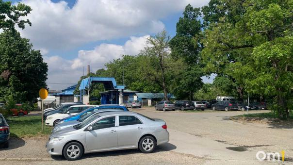 В Омске планируют ввести разные тарифные зоны для платной парковки