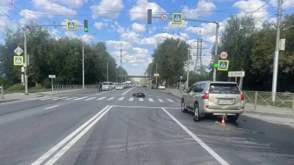 В Новосибирске водитель мопеда погиб после столкновения с Lexus на Станционной