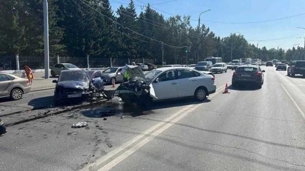 В Омске в тройной аварии пострадал годовалый ребёнок и ещё три человека