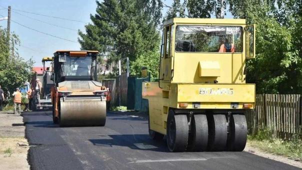 За лето в Омске заасфальтиовали почти 100 проездов