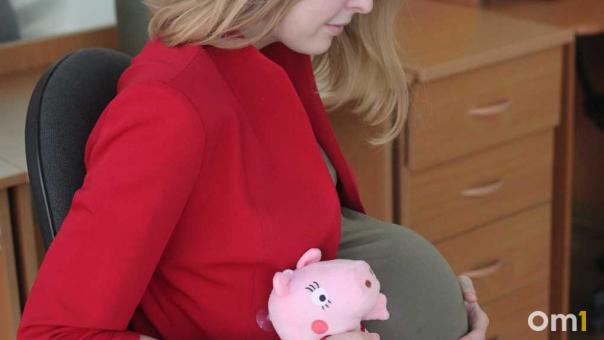 Омичи пожаловались на нехватку мест в роддомах: в Минздраве прокомментировали ситуацию