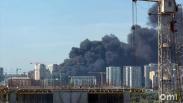 На крупной стройке Левобережья в Омске вспыхнул пожар