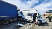 Фургон отбросило в автобус: на трассе Тюмень — Омск произошло массовое ДТП
