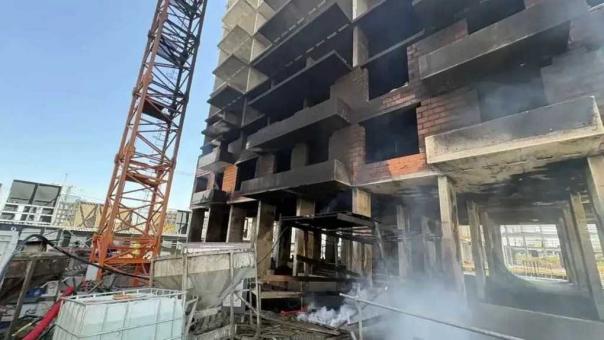 Умер один из 11 рабочих, пострадавших при пожаре на стройке в Омске