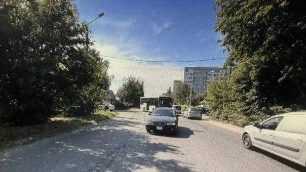 В Омске 18-летний водитель на «Ниссане» протаранил автобус с 28 пассажирами