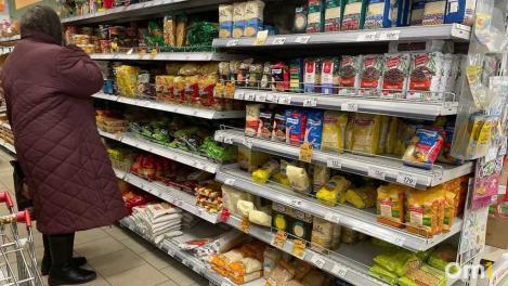 В Омской области подорожали два социально значимых продукта