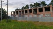 В Омской области после вмешательства прокуратуры огородили опасную заброшку