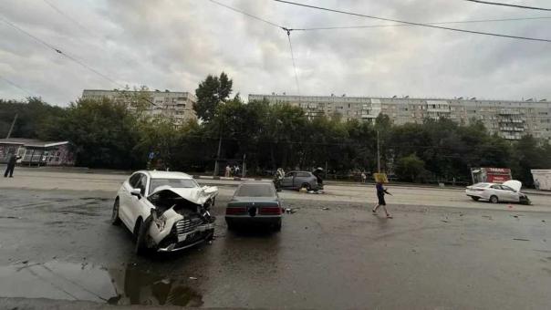 Зажал педаль газа и выехал на встречку: в Новосибирске погиб водитель BMW