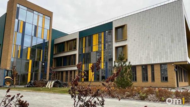В омском лицее «Авангард» перед началом учебного года не хватает пяти учителей