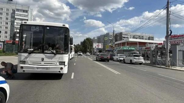 Автобус маршрута № 64 сбил пешехода в Калининском районе Новосибирска