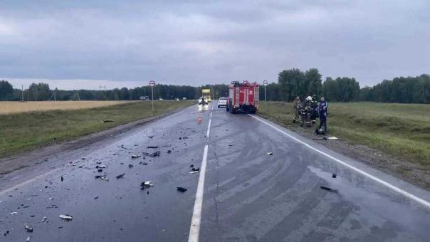 Легковушка перевернулась после удара с грузовиком под Новосибирском: водитель погиб