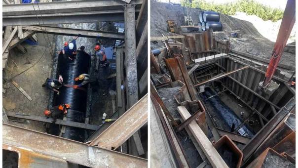 Рабочие трудятся по пояс в сточных водах: как устраняют провал в Новосибирске