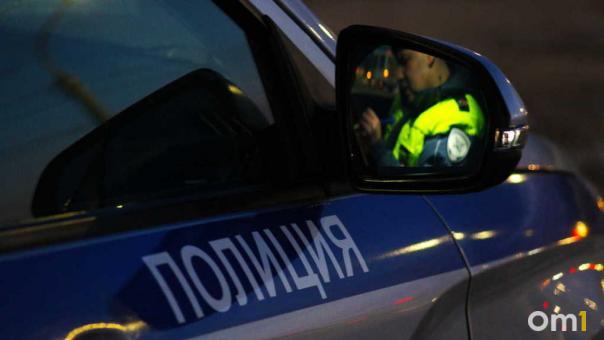 Набросился на женщину со стулом в лифте: новосибирская полиция раскрыла новые детали