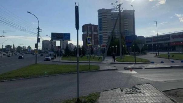 Сбил на «зебре» и исчез: скрывшегося водителя и очевидцев ищут в Новосибирске