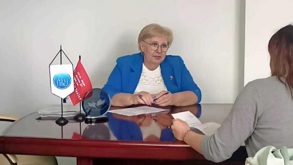 Омский омбудсмен помогла родителям погибшего бойца оформить важный документ