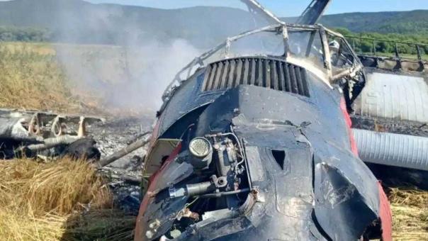 Самолёт Ан-3 загорелся после аварийной посадки в поле на Сахалине