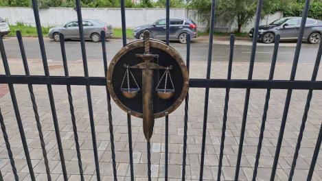 Работодатель уволил девушку из-за похорон — новосибирский юрист рассказал, на чьей стороне правда