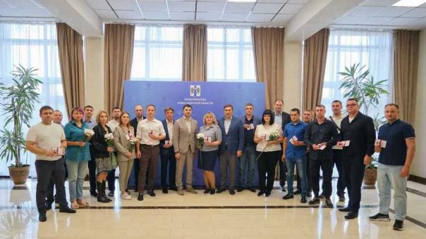«Вы обеспечиваете врачей главным ресурсом»: 20 новосибирцев получили звание «Почётный донор»