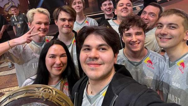 Двухкратным чемпионом мира по Dota 2 стал новосибирский киберспортсмен