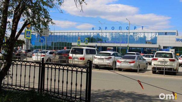 Девять часов ожидания: в Омском аэропорту задержали сразу несколько рейсов