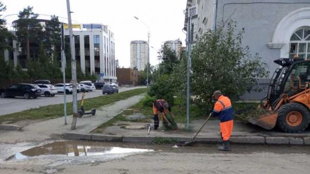 Более двух тысяч тонн грязи вывезли с улиц Новосибирска за неделю — что успели сделать коммунальщики