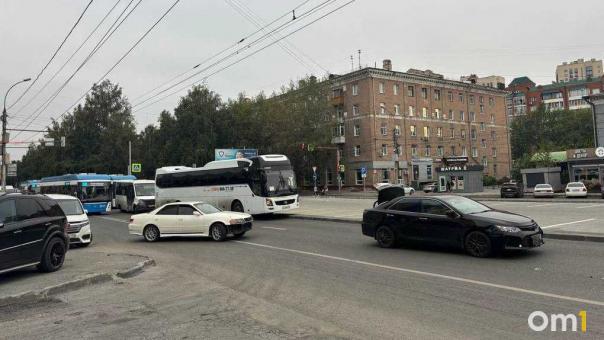 ДТП парализовало движение транспорта: в Новосибирске собралась большая пробка
