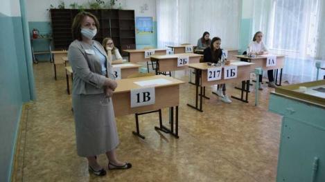 Пронёс телефон в носке на ЕГЭ и сорвал экзамен — как суд наказал новосибирского школьника