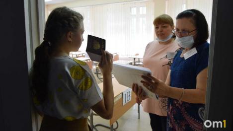 Омские школьники будут сдавать ЕГЭ по новым правилам