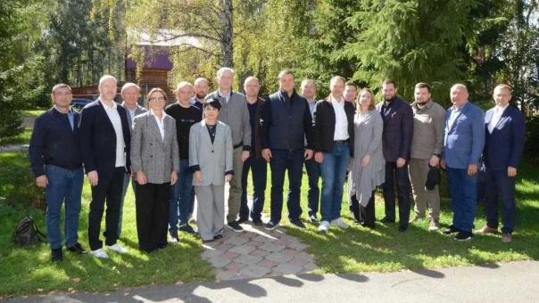 Виталий Хоценко провел выездное заседание Парламентского клуба в Омской области