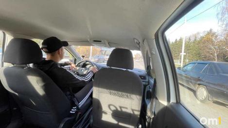 Такси по новым правилам: как омичам возить багаж и питомцев с 2026 года